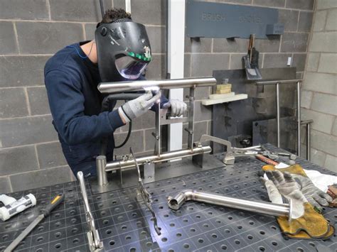 reasons to use stainless steel metal fabrication|use of stainless steel in manufacturing.